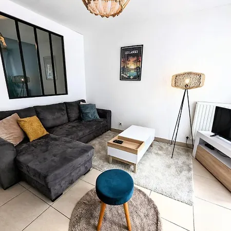 Apparemment Moderne Au Coeur De Bayonne