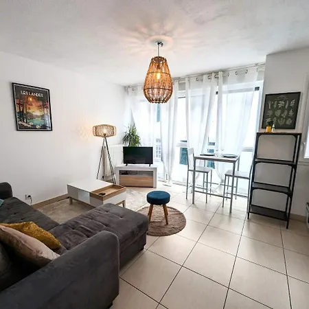 Apparemment Moderne Au Coeur De Bayonne